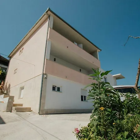 Apartment Marinela *
