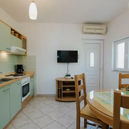 Marinela Apartment *